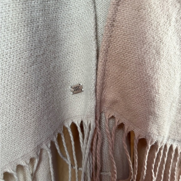 SOIA & KYO Striped Cape Wrap in‎ Pale Pink One Size - Picture 5 of 9